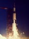 アポロ12号の打ち上げ（NASA提供）
