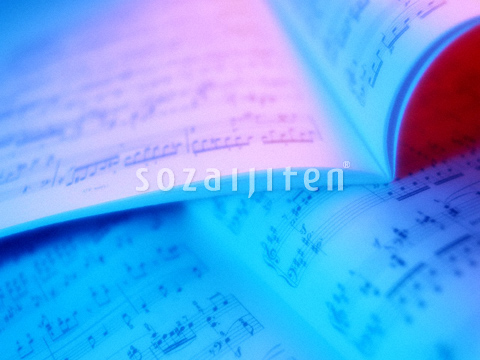 �y��