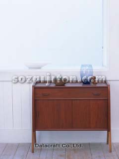 �C���e���A