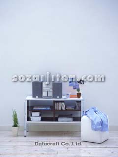 �C���e���A