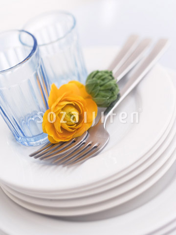 �H��