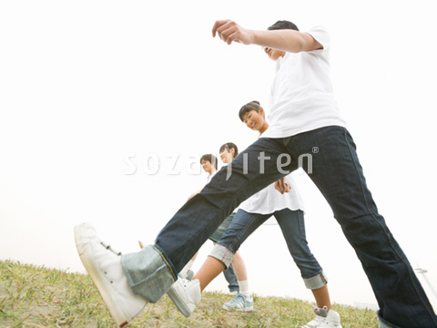 �F�B