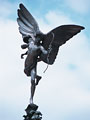 ピカデリーサーカス前のブロンズ像