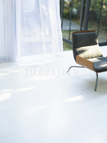 �C���e���A