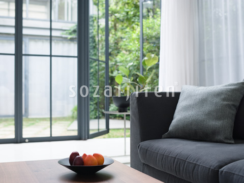 �C���e���A