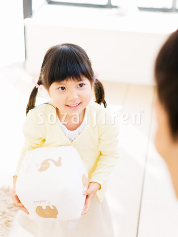 �Ί�̏��̎q