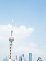 上海タワーと青空
