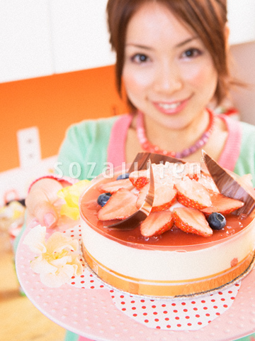 ケーキを持つ女性 Jj131 Jpg 写真素材