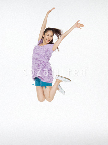 ジャンプする若い女性 Ka023 Jpg 写真素材