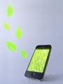 スマートフォンと葉のエコロジーイメージ