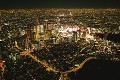 夜の西新宿の高層ビル群
