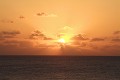 水平線に沈む夕陽