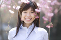 枝垂桜と女性
