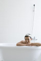 入浴する日本人女性