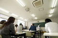 授業中の日本人大学生