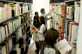 図書館の日本人大学生