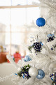 ホワイトツリーのクリスマスイメージ