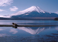 山中湖に写る逆さ富士