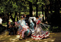 フェリアの祭でフラメンコを踊る女性（スペイン）