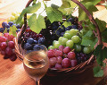 4種類のブドウとワイン（巨峰・レッドグローブ・デラウエア・マスカット