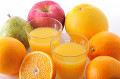 オレンジジュースと果物