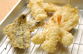 4種類の天ぷら（エビ・イワシ・キス・イカ）