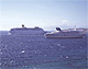 クルーズ船とエーゲ海　