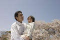 桜と父子
