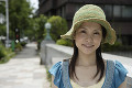 笑顔の20代日本人女性