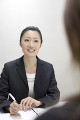 商談をする女性