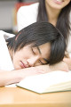 転寝する学生