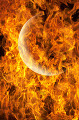 月と炎