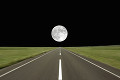 月夜の一本道