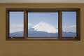 窓から富士山