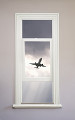 白い窓から飛行機