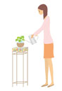 観葉植物に水をやる女性
