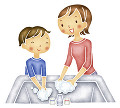 手を洗う母と息子