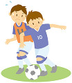 サッカーをする男子中学生