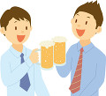 ビールで乾杯する若い男性社員