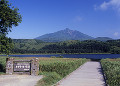 オタトマリ沼と利尻島