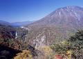 明智平から望む男体山の紅葉