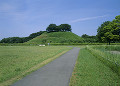 さきたま古墳群と青空