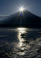 ダイヤモンド富士山と白鳥