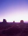 北米 アメリカの砂漠 モニュメントバレー アリゾナ州 夜明け