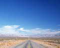 北米 アメリカの砂漠 まっすぐな道路