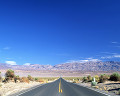 北米 アメリカの砂漠 まっすぐな道路