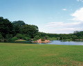 ００６：岡山県　岡山後楽園　日本三大名園　庭園　青空　森林　池　芝