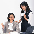 ０３９：人物  女性AB  コーヒーを飲む