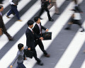 ０６７：横断歩道を歩く人達