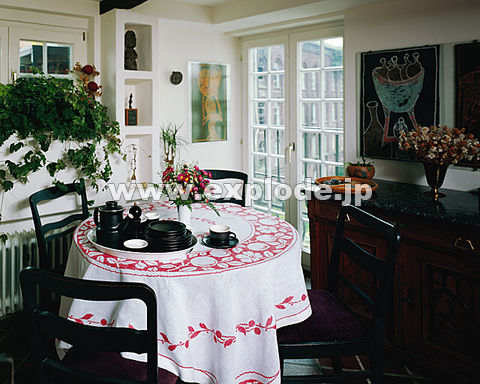 �C���e���A �e�B�[�^�C��